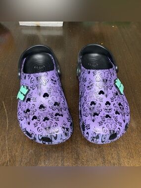 Disney Haunted Mansion Crocs Women's Size 9 Men’s 7Purple Wallpaper Clogs Mickey